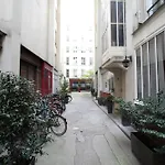 Stay In The Heart Of Paris
