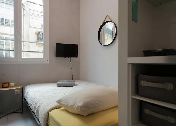 Stay In The Heart Of Paris